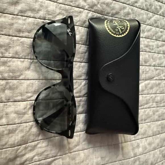 Ray Ban 1250AD Grey
Havana w/Photo
V Azure Gradient
Blue main image 9